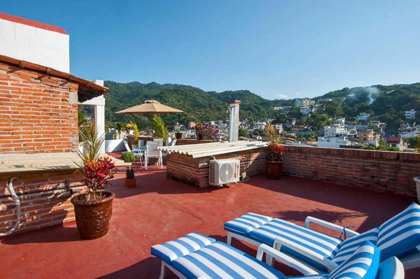 Beautiful Local Apartment With Ocean View & Rooftop Terrace Puerto Vallarta