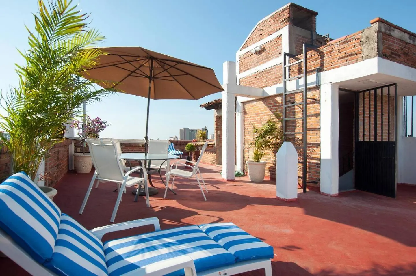 Beautiful Local Apartment With Ocean View & Rooftop Terrace Puerto Vallarta